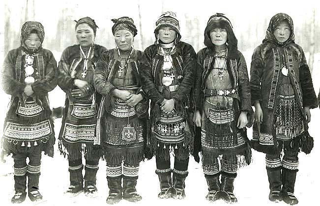 Эвенские женщины: историческая фотография